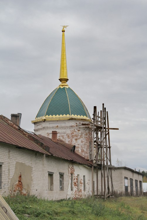 Красноборская Троицкая Филиппа Ирапского пустынь, Зелёный Берег (Кадуйский район, Вологодская область). дополнительная информация, Обновленная угловая башня монастыря