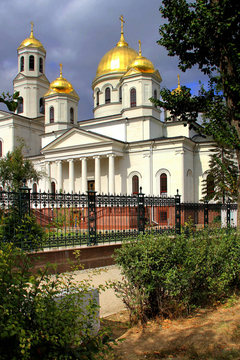 Александра Невского (новый), кафедральный собор, Симферополь (Симферополь, город, Республика Крым). общий вид в ландшафте