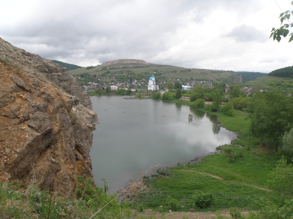 Миньяр. Церковь Введения во храм Пресвятой Богородицы. общий вид в ландшафте