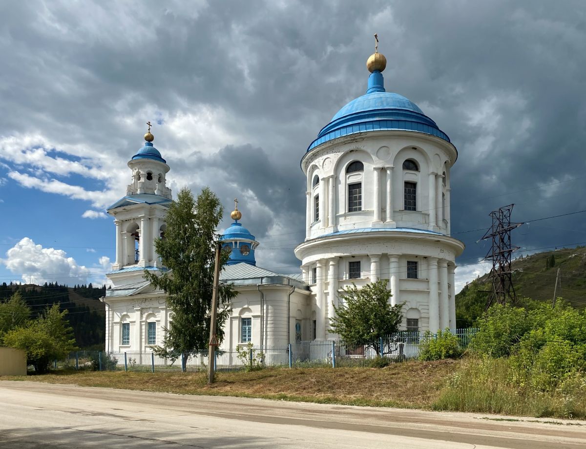 Церковь Введения во храм Пресвятой Богородицы, Миньяр (Ашинский район, Челябинская область). фасады, Вид с юго-востока