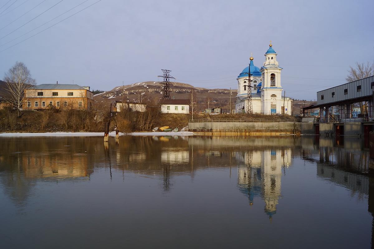 общий вид в ландшафте. Церковь Введения во храм Пресвятой Богородицы, Миньяр (Ашинский район, Челябинская область)