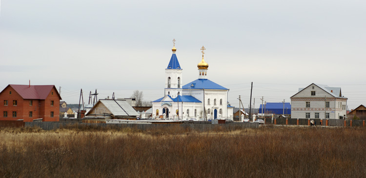 Церковь Илии Пророка, Богандинское (Килки) (Тюменский район, Тюменская область). общий вид в ландшафте, Вид с трассы с Юго-Запада