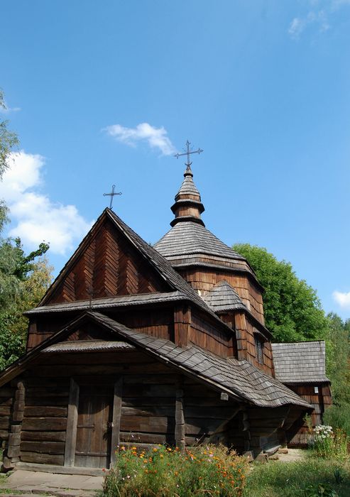 Церковь Николая Чудотворца из с. Зеленое Тернопольской обл., Пирогово (Голосеевский район, Украина, г. Киев). фасады