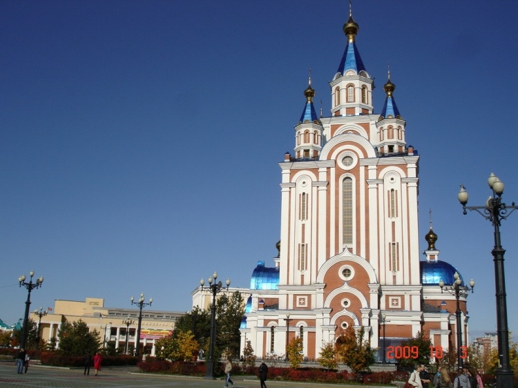 Хабаровск. Собор Успения Пресвятой Богородицы. общий вид в ландшафте