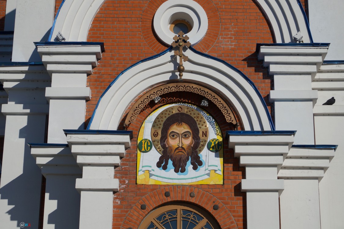 Собор Успения Пресвятой Богородицы (новый), Хабаровск (Хабаровск, город, Хабаровский край). архитектурные детали, Лик над папертью Успенского собора. Хабаровск
