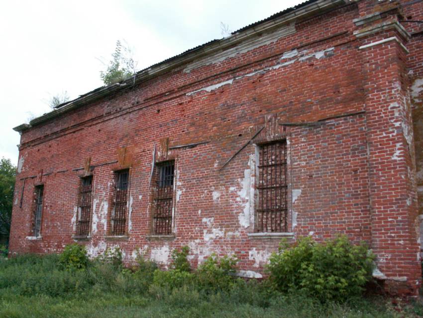 Церковь Обновления Храма Воскресения Христова, Глебово (Путятинский район, Рязанская область). архитектурные детали, Никольская церковь. Южный фасад трапезной.