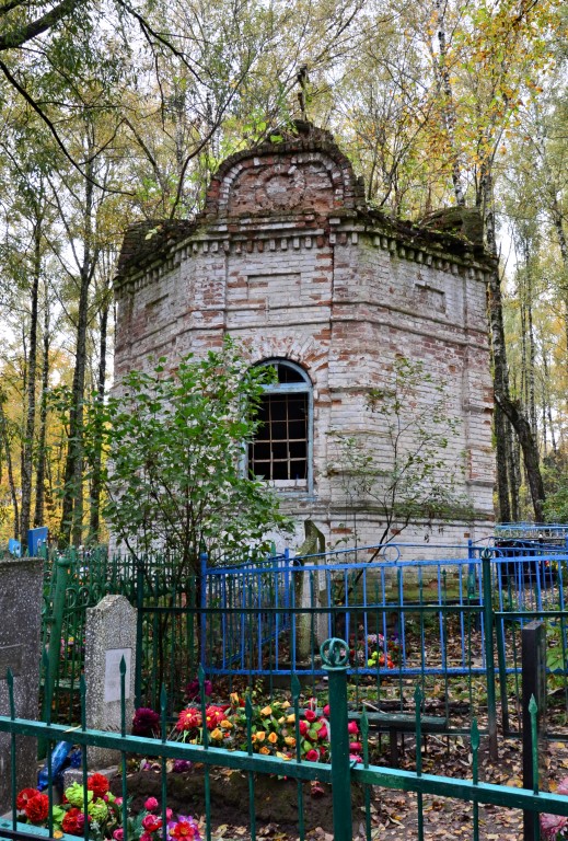 Брянск. Неизвестная часовня на Бежичском кладбище. фасады