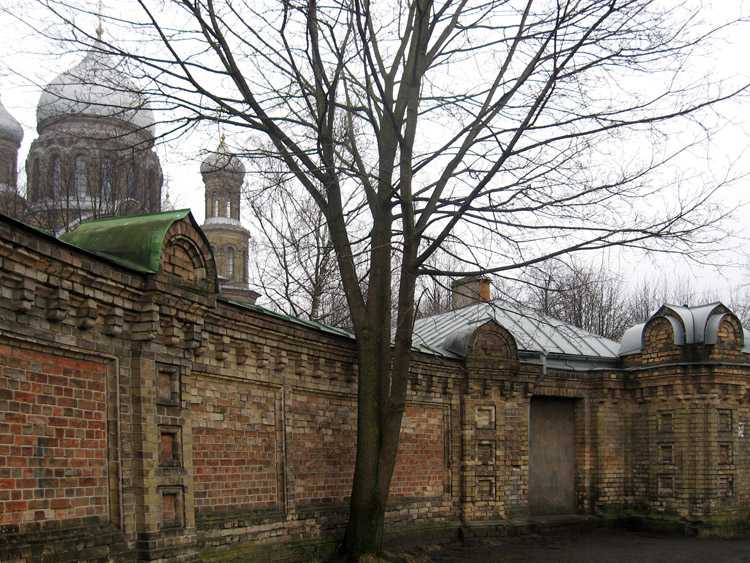 Рижский Троице-Сергиев женский монастырь, Рига (Рига, город, Латвия). фасады, Домик привратника у главного входа в монастырь (в настоящее время не используется).
