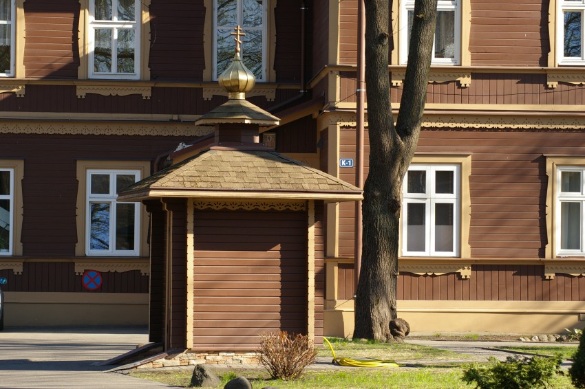 Рижский Троице-Сергиев женский монастырь, Рига (Рига, город, Латвия). дополнительная информация, Колодец у церкви.