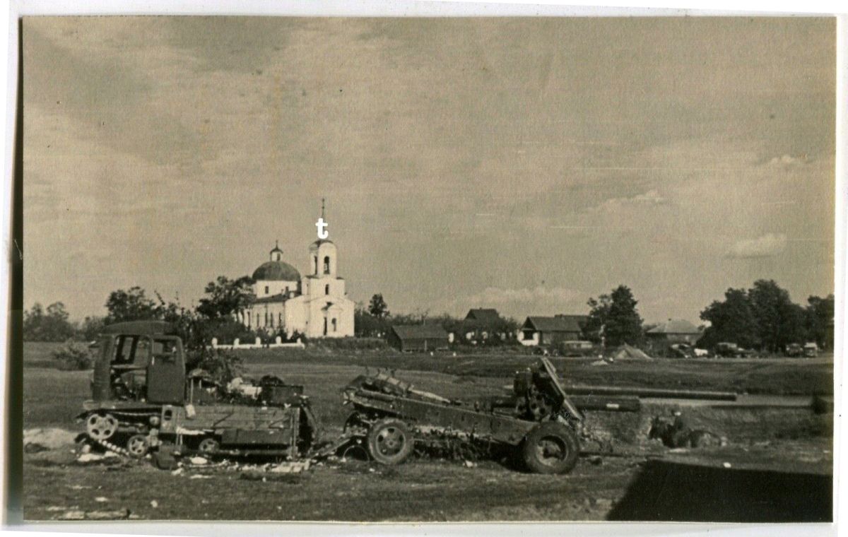 Церковь Успения Пресвятой Богородицы, Саблё (Батецкий район, Новгородская область). архивная фотография, Храм в ландшафте села. Фото 1941 г. с аукциона e-bay.de