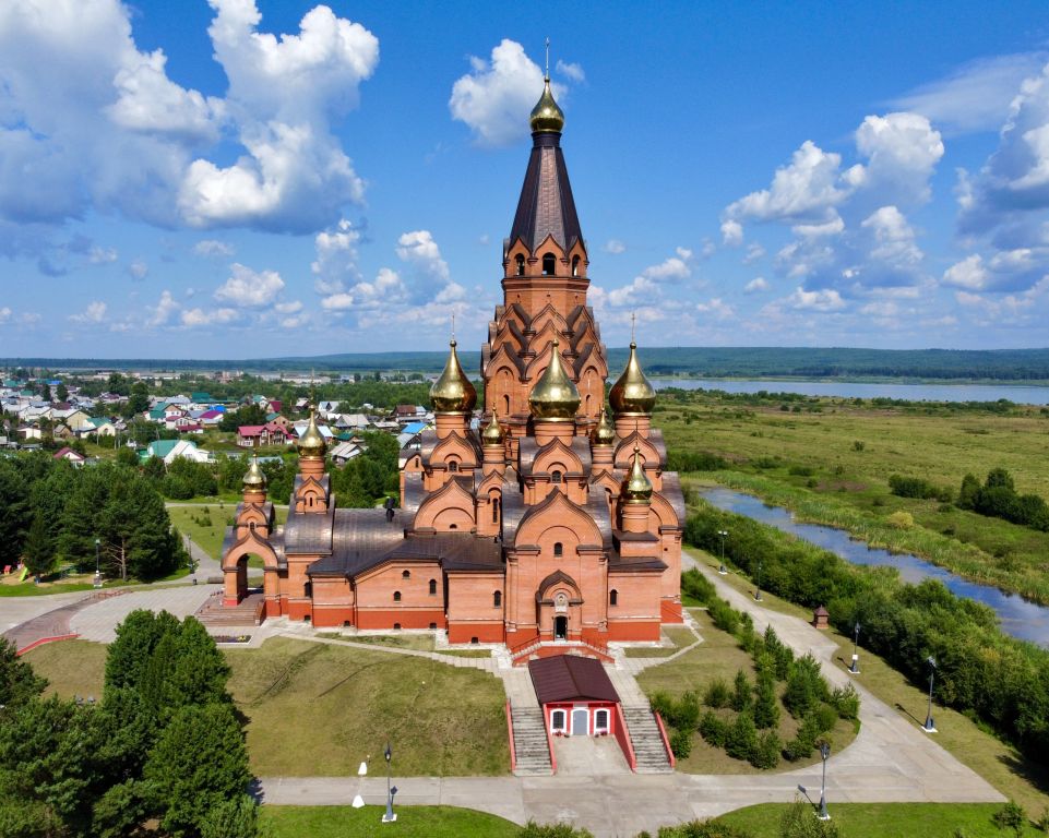 Лесосибирск. Кафедральный собор Воздвижения Креста Господня. фасады, С высоты вид с юга