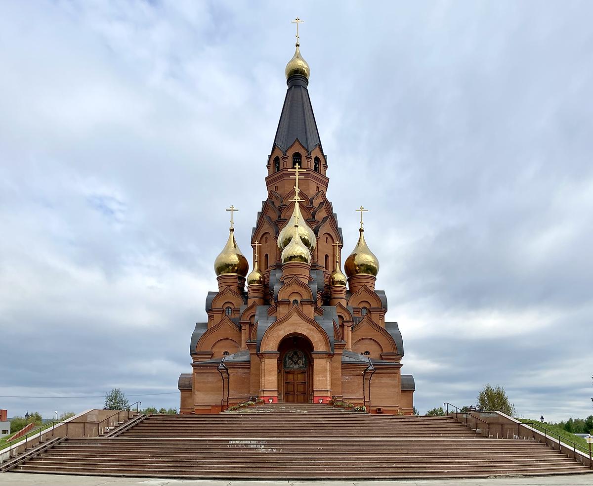Вид с запада, фасады. Кафедральный собор Воздвижения Креста Господня, Лесосибирск (Лесосибирск, город, Красноярский край)