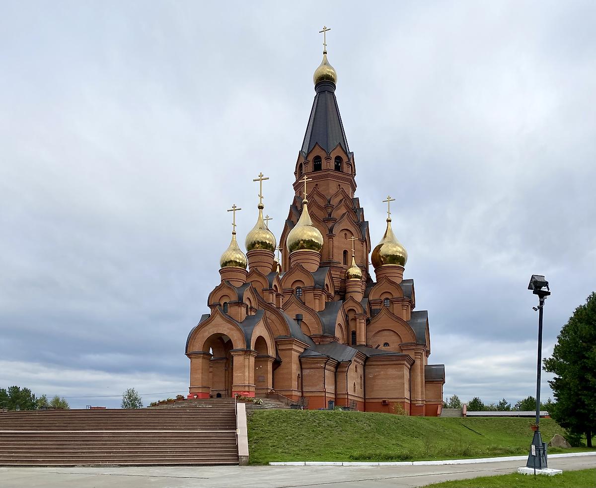 Вид с юго-запада, фасады. Кафедральный собор Воздвижения Креста Господня, Лесосибирск (Лесосибирск, город, Красноярский край)