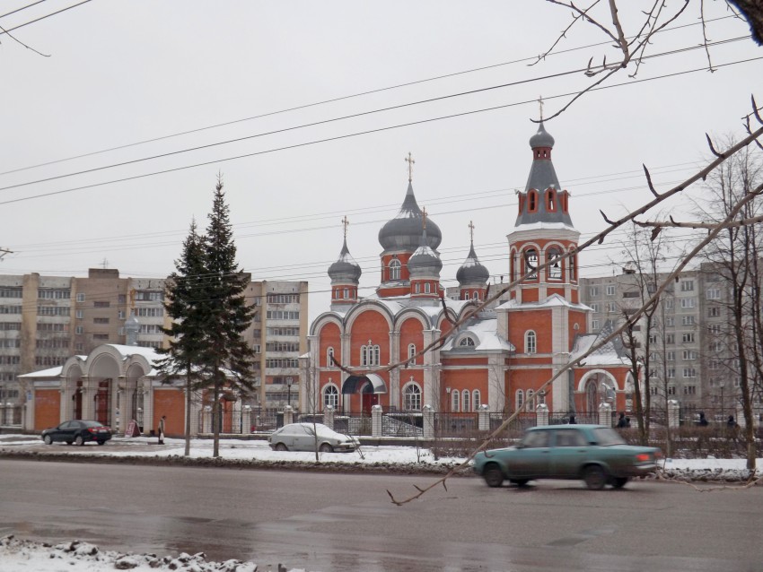 Вятка (Киров). Церковь Пантелеимона Целителя. общий вид в ландшафте