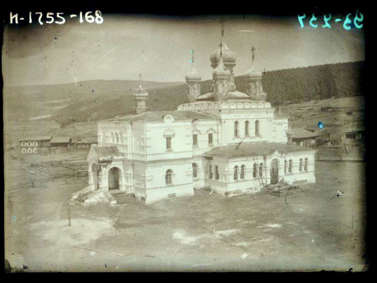 Собор Воскресения Христова, Верхоленск (Качугский район, Иркутская область). архивная фотография, Негатив с Telegram-канала собора.  Год приблизительно 
