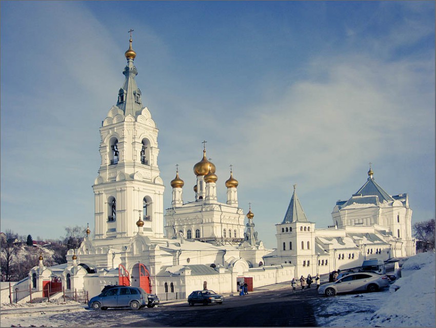 Пермь. Троицкий Стефанов мужской монастырь. общий вид в ландшафте