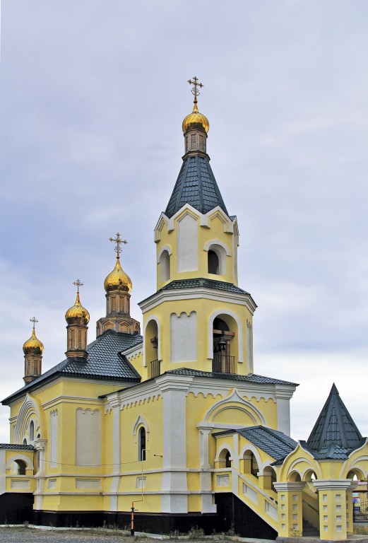 Лабытнанги. Церковь Георгия Победоносца (новая). фасады