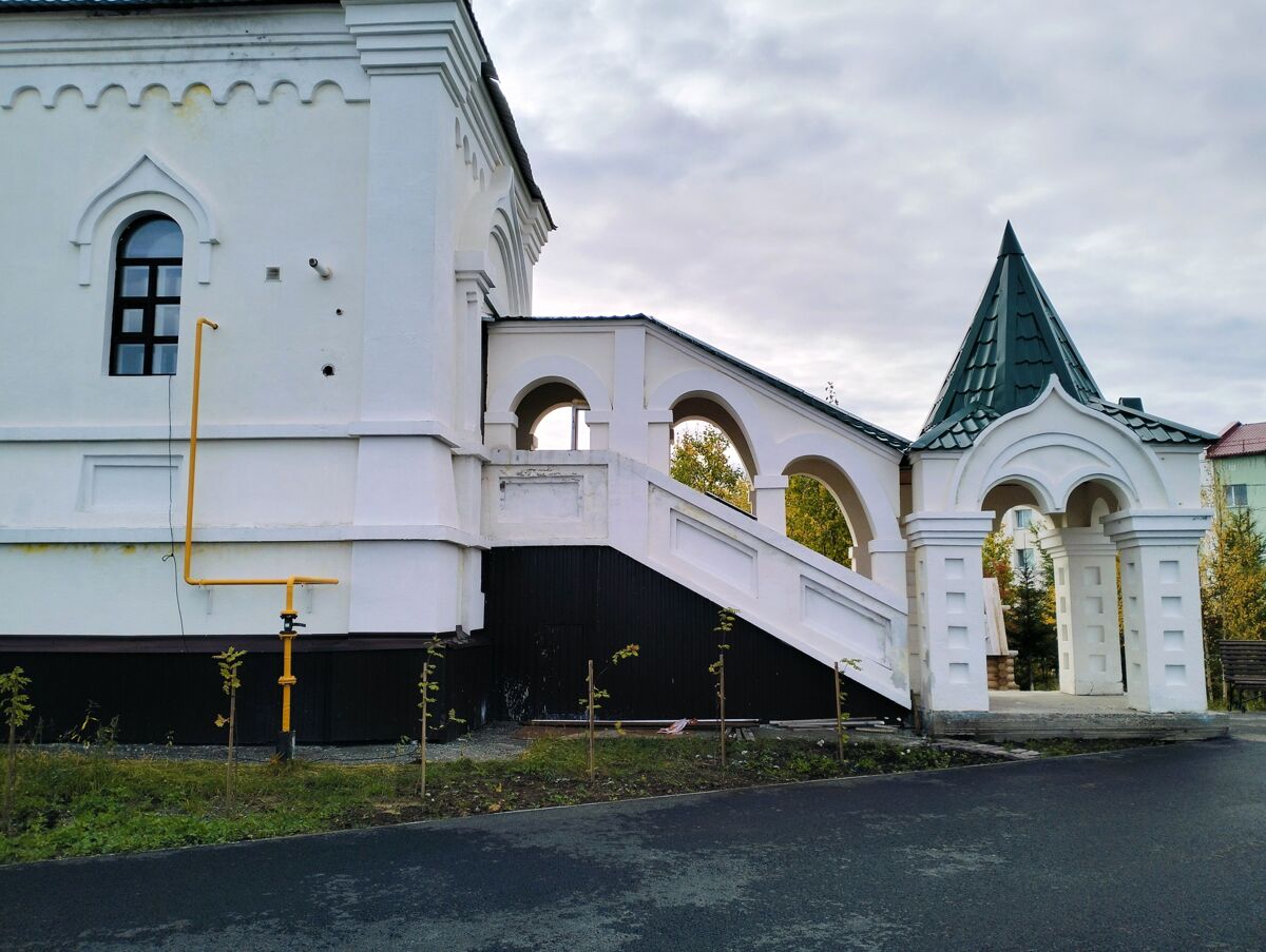 Церковь Георгия Победоносца (новая), Лабытнанги (Лабытнанги, город, Ямало-Ненецкий автономный округ). архитектурные детали, Западное крыльцо