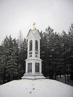 Трасса Р21, 254-й километр. Часовня-стела в честь 500-летия Александро-Свирского монастыря