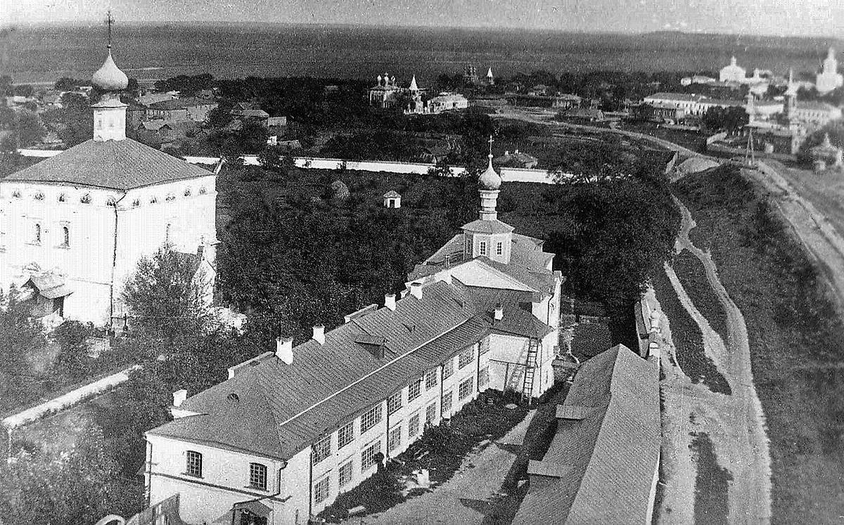 Вид на Спасо-Преображенский монастырь с кремлёвской колокольни. Фото 1890-1900-х гг. С сайта: pastvu.com, архивная фотография. Спасо–Преображенский монастырь, Рязань (Рязань, город, Рязанская область)