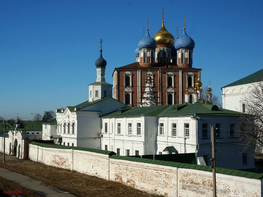 Рязань. Спасо–Преображенский монастырь. Церковь Иоанна Богослова. фасады