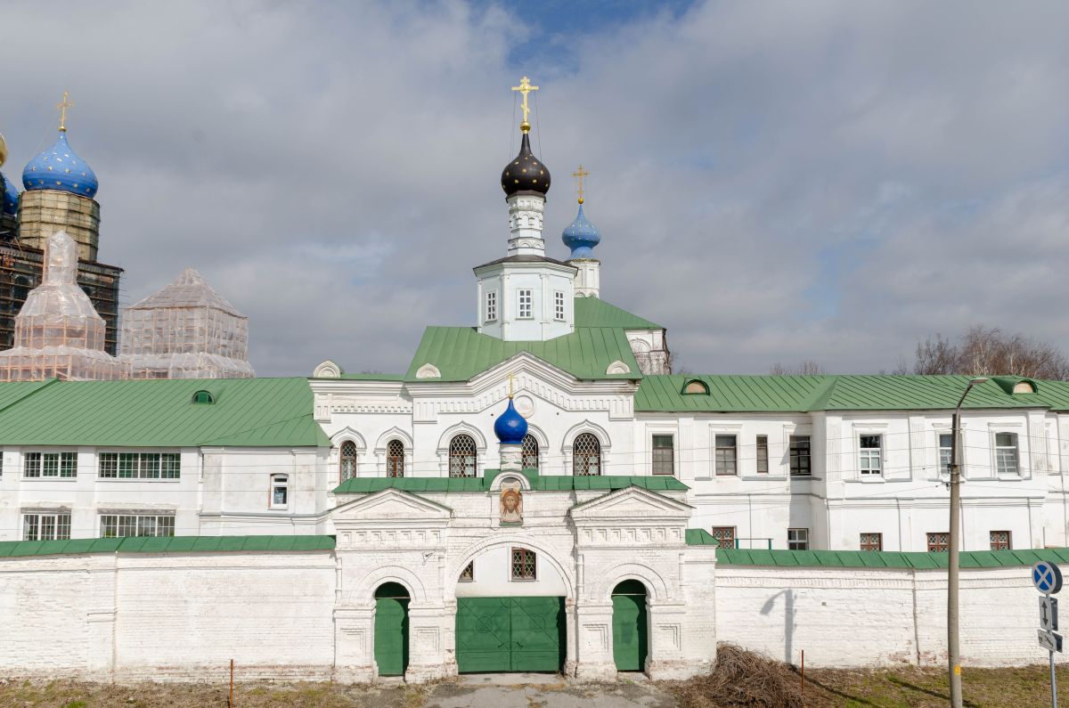 Рязань. Спасо–Преображенский монастырь. Церковь Иоанна Богослова. фасады