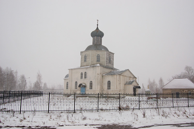 Лаврово. Церковь Спаса Преображения. общий вид в ландшафте