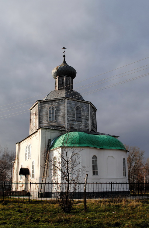 Церковь Преображения Господня, Лаврово (Орловский район, Орловская область). общий вид в ландшафте