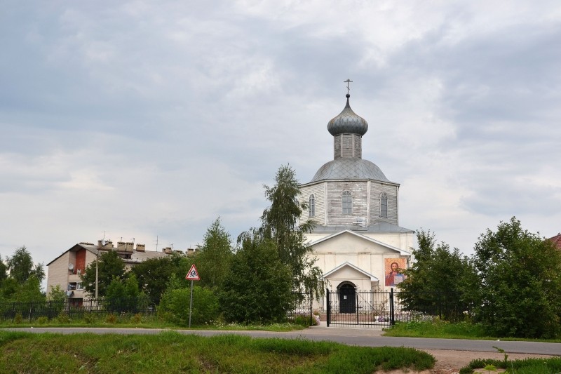 Лаврово. Церковь Спаса Преображения. общий вид в ландшафте