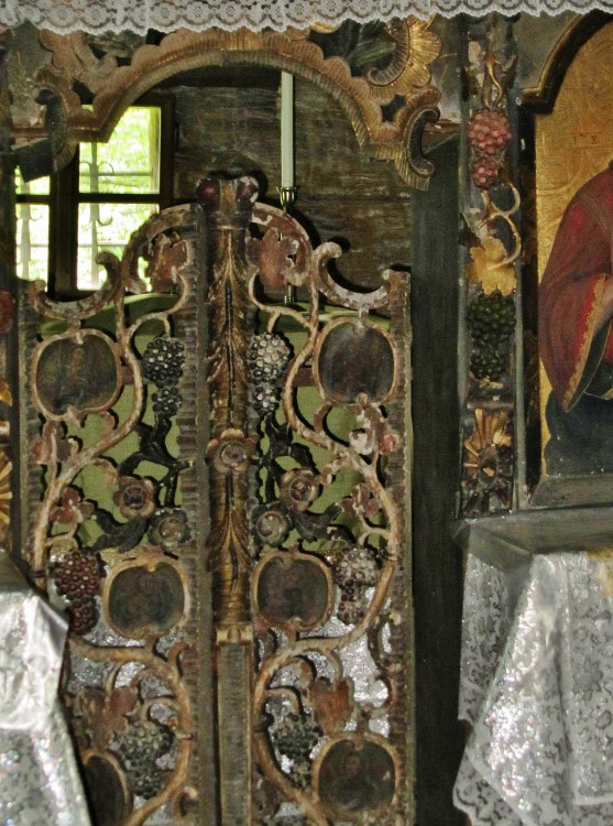 Церковь Николая Чудотворца, Данилово (Хустский район, Украина, Закарпатская область). интерьер и убранство, Царские врата