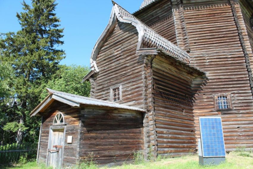 Церковь Николая Чудотворца, Новинки (Лявля) (Приморский район, Архангельская область). архитектурные детали, Крыльцо храма