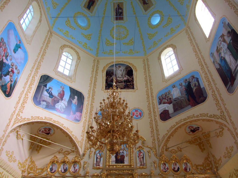 Церковь Казанской иконы Божией Матери, Горохово (Юрьянский район, Кировская область). интерьер и убранство, Под главным куполом