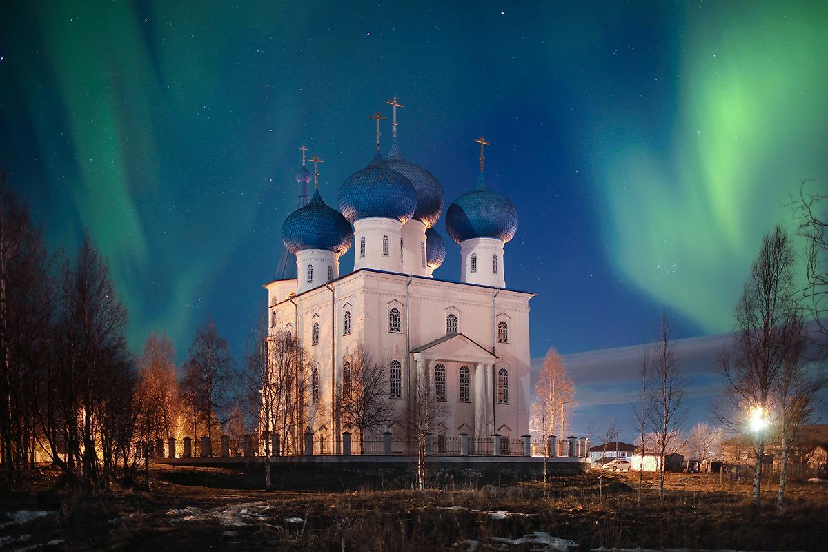 Апрельский вечер. Полярное сияние., художественные фотографии. Церковь Сретения Господня, Рикасово (Заостровье) (Приморский район и г. Новодвинск, Архангельская область)