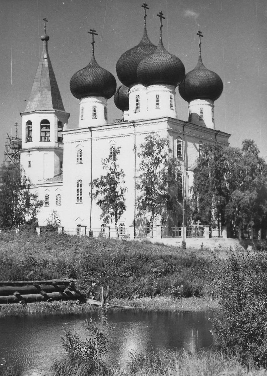 Вид с юго-востока. Фото 1957 г., архивная фотография. Церковь Сретения Господня, Рикасово (Заостровье) (Приморский район и г. Новодвинск, Архангельская область)