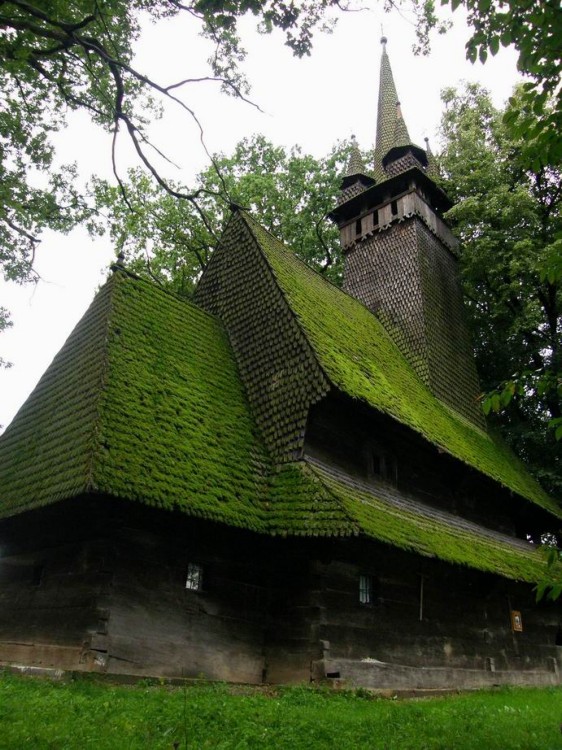 Церковь Михаила Архангела, Крайниково (Хустский район, Украина, Закарпатская область). фасады