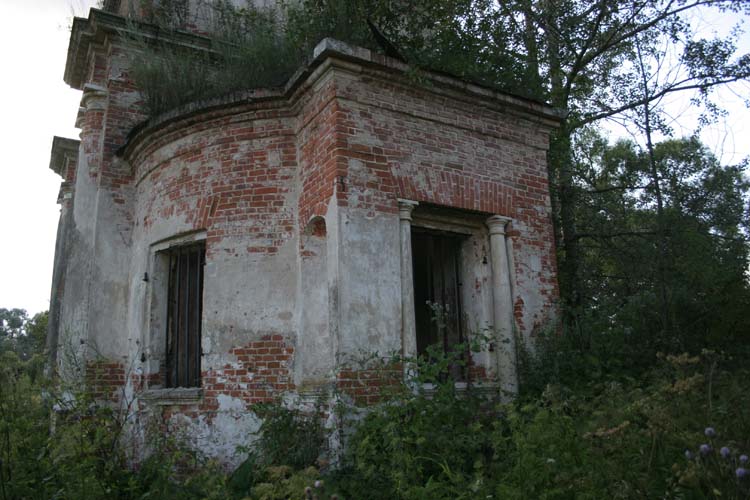 Церковь Петра и Февронии Муромских, Сухолом (Юхновский район, Калужская область). архитектурные детали
