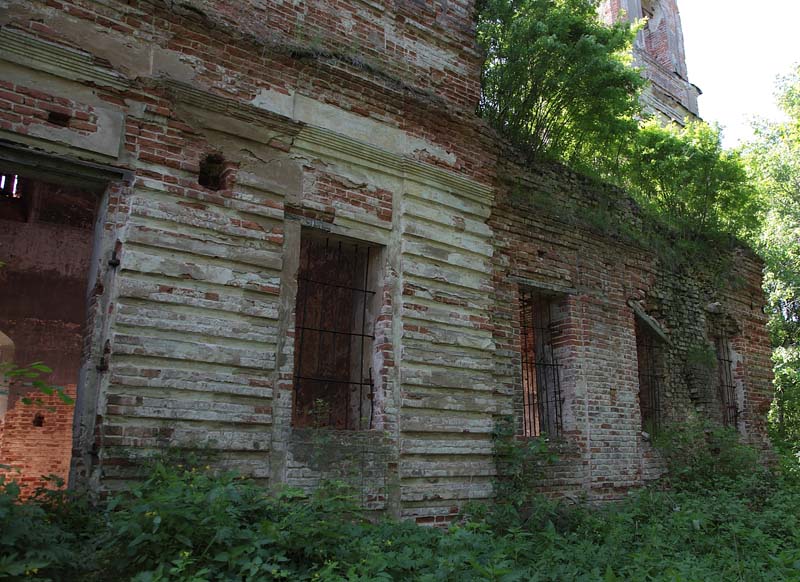 Церковь Преображения Господня, Палатки (Юхновский район, Калужская область). архитектурные детали