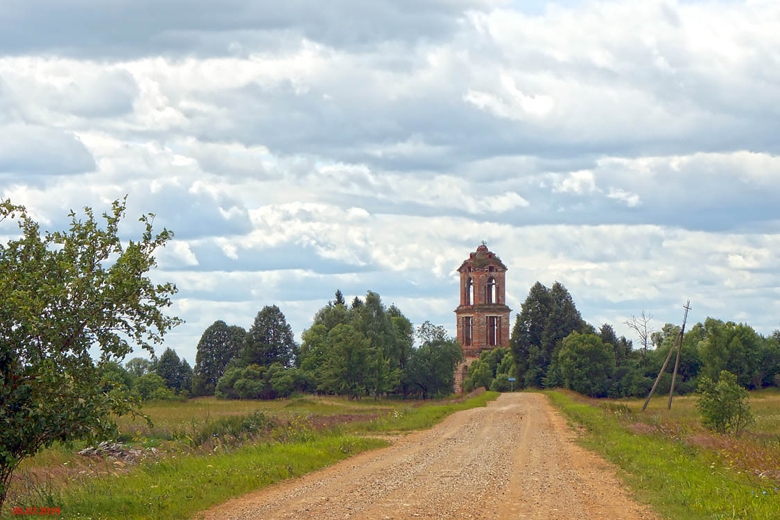 Церковь Казанской иконы Божией Матери, Лунёво (Юхновский район, Калужская область). общий вид в ландшафте