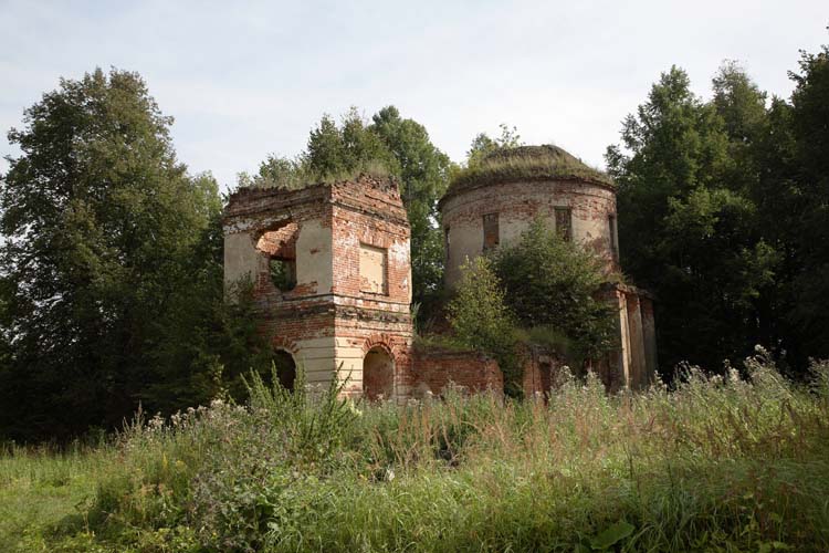 Церковь Параскевы Пятницы, Мочалово (Юхновский район, Калужская область). общий вид в ландшафте