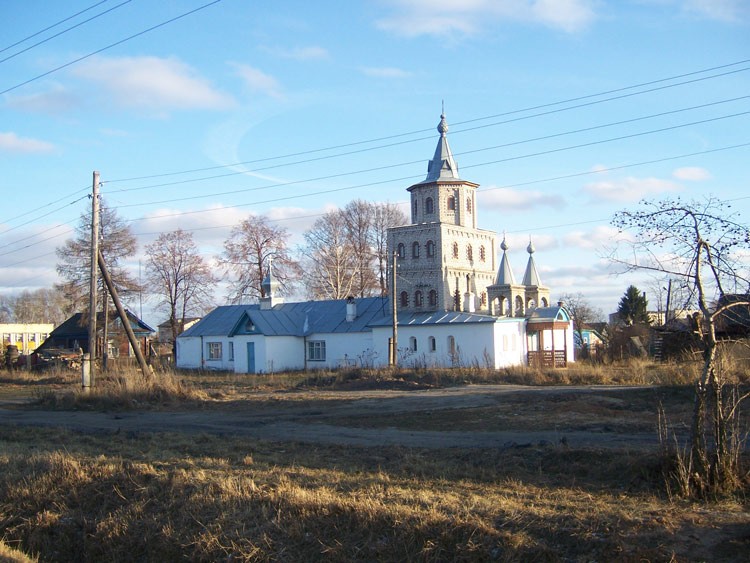 Пучеж. Церковь Серафима Саровского. общий вид в ландшафте