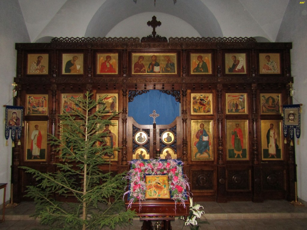 Мариинский Вохоновский женский монастырь. Церковь Успения Пресвятой Богородицы, Вохоново (Гатчинский район, Ленинградская область). интерьер и убранство, Иконостас храма.