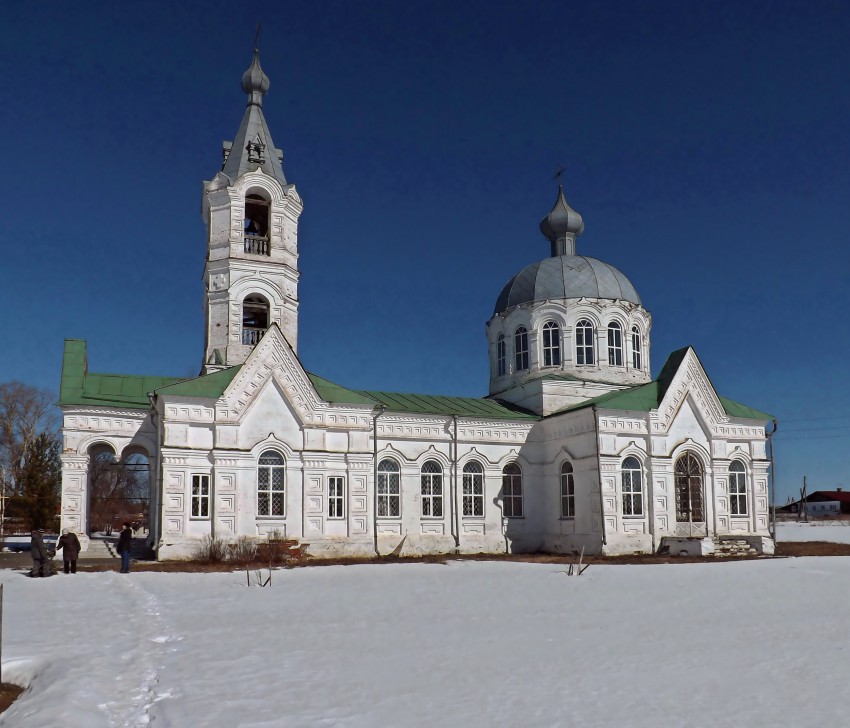 Русское. Церковь Михаила Архангела. общий вид в ландшафте