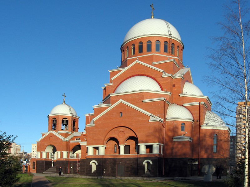 Церковь Сретения Господня, Калининский район (Санкт-Петербург, г. Санкт-Петербург). общий вид в ландшафте, Южный фасад