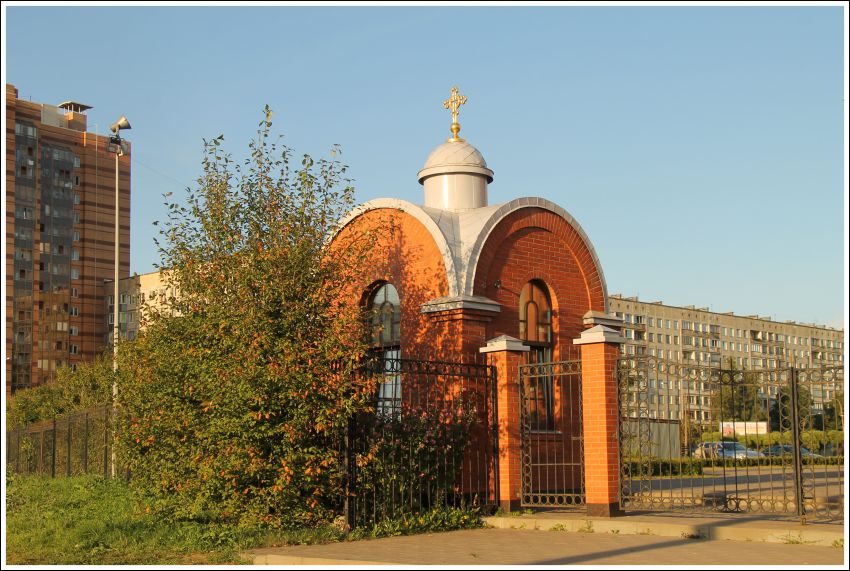 Калининский район. Церковь Сретения Господня. общий вид в ландшафте