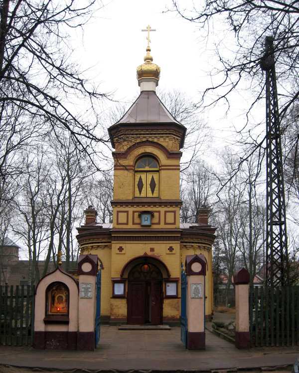 Церковь Спаса Нерукотворного Образа, Рига (Рига, город, Латвия). фасады, Западный фасад и врата храма