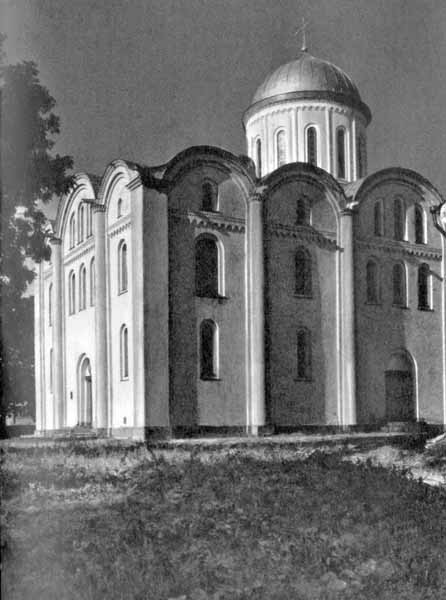 Собор Успения Пресвятой Богородицы, Владимир (Владимирский район, Украина, Волынская область). архивная фотография, Источник: Логвин Г.Н. «Украина и Молдавия». – М.: «Искусство», 1982 г.