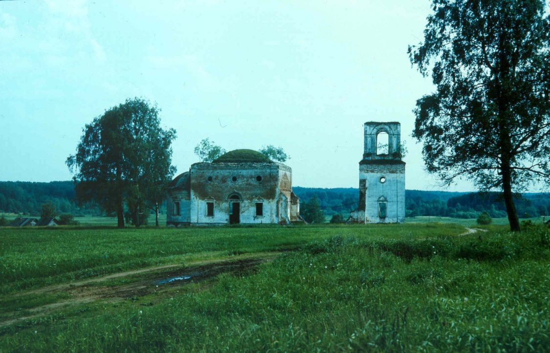 Церковь Троицы Живоначальной, Старый Березай (Бологовский район, Тверская область). фасады, 1993