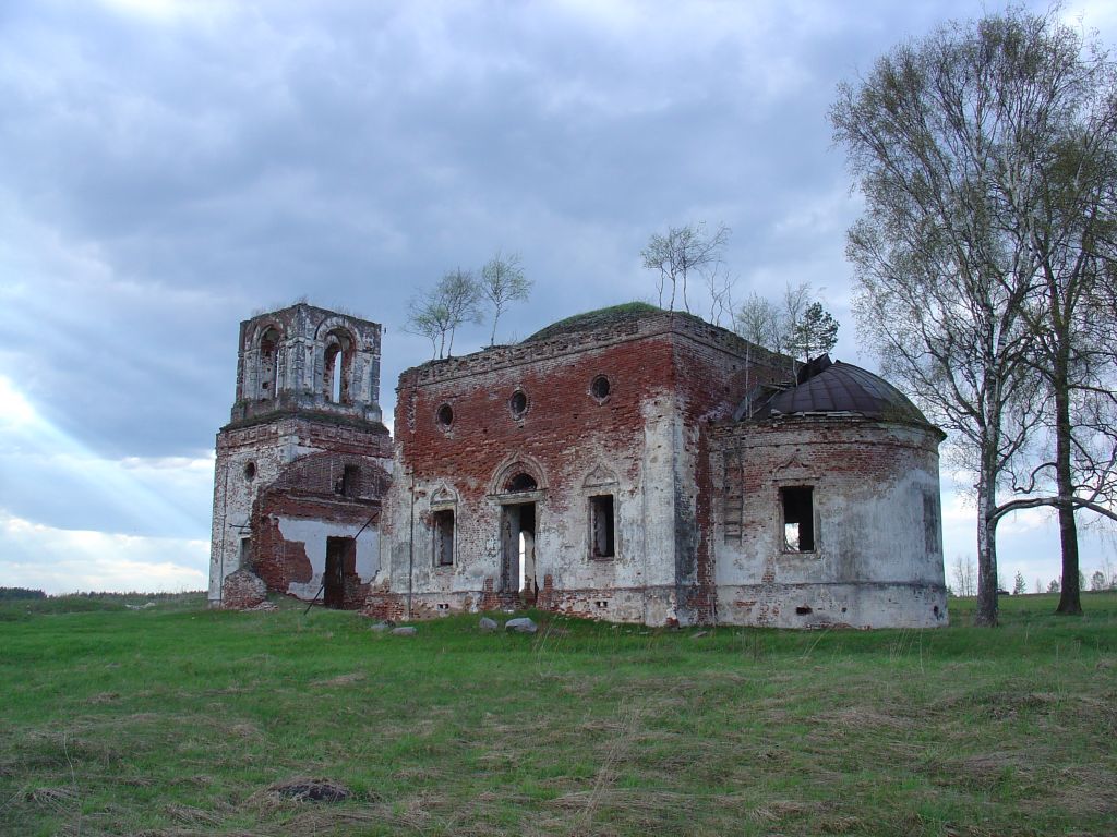 Церковь Троицы Живоначальной, Старый Березай (Бологовский район, Тверская область). фасады