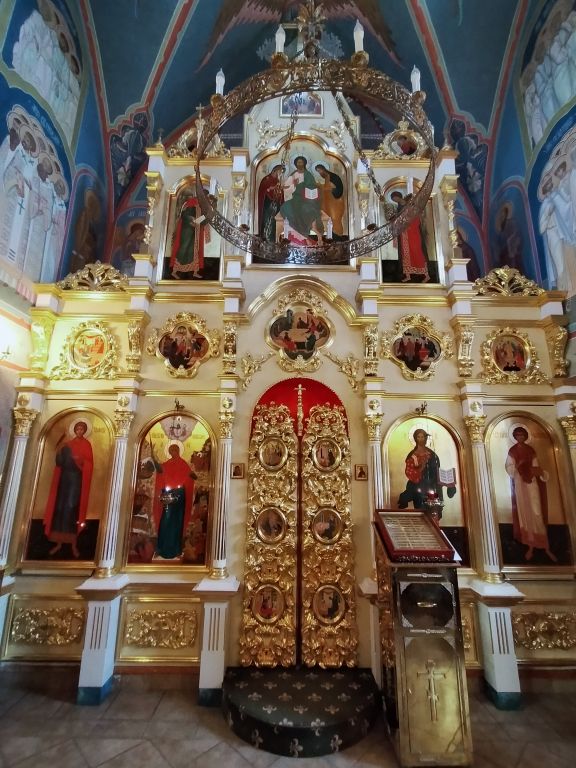 Церковь Всех Святых в Ясеневе, Ясенево (Юго-Западный административный округ (ЮЗАО), г. Москва). интерьер и убранство, иконостас