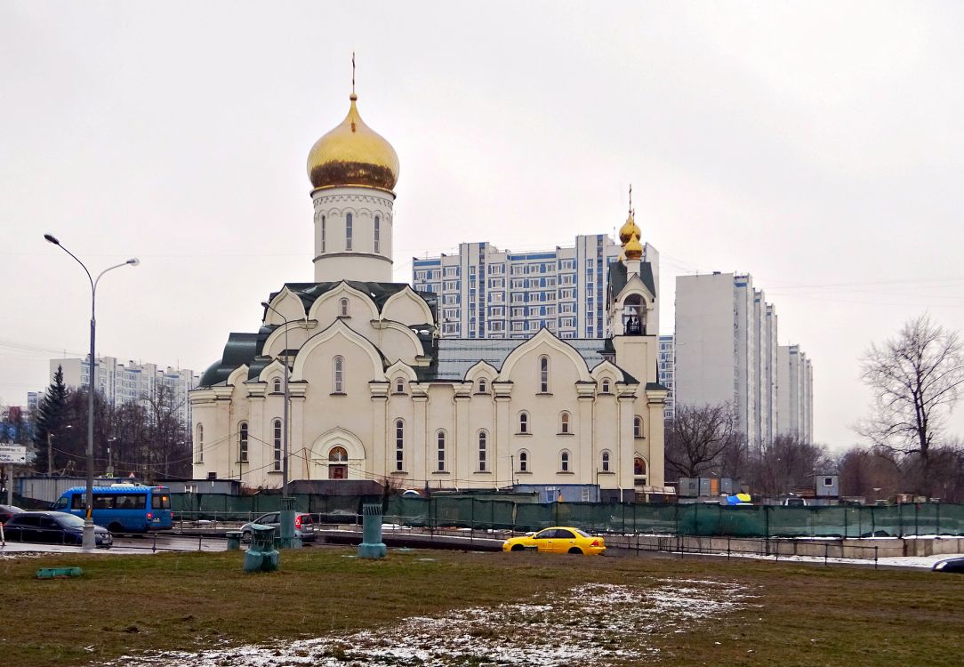 Раменки. Церковь Андрея Рублева в Раменках. общий вид в ландшафте